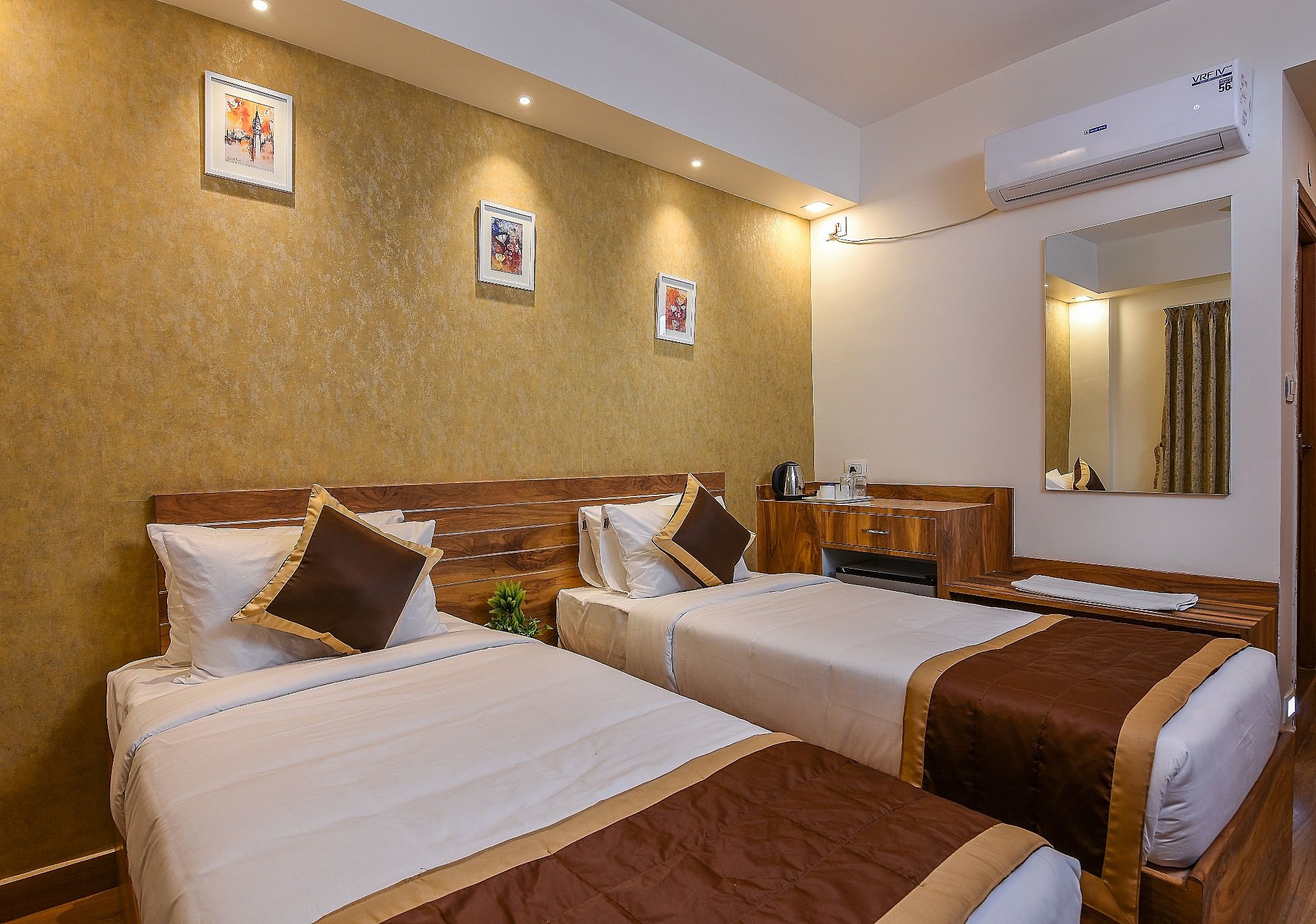 Kensington Suites Classic Room 6