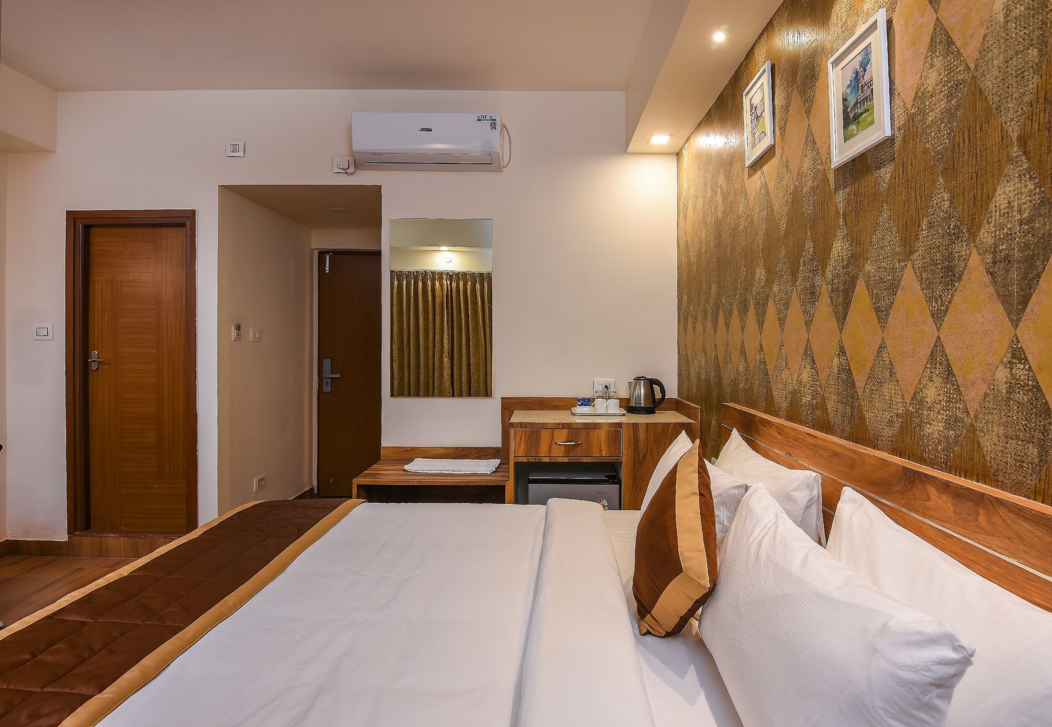 Kensington Suites Classic Room 7