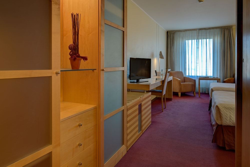 VIP Executive Entrecampos Hotel & Conference Standard Double or Twin Room 14