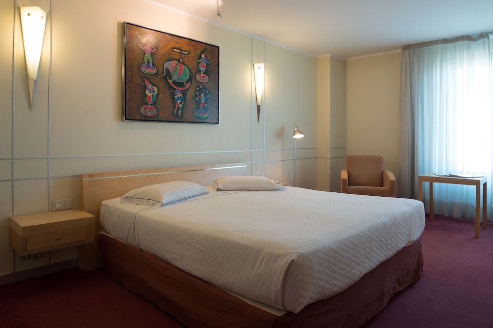 VIP Executive Entrecampos Hotel & Conference Standard Double or Twin Room 7