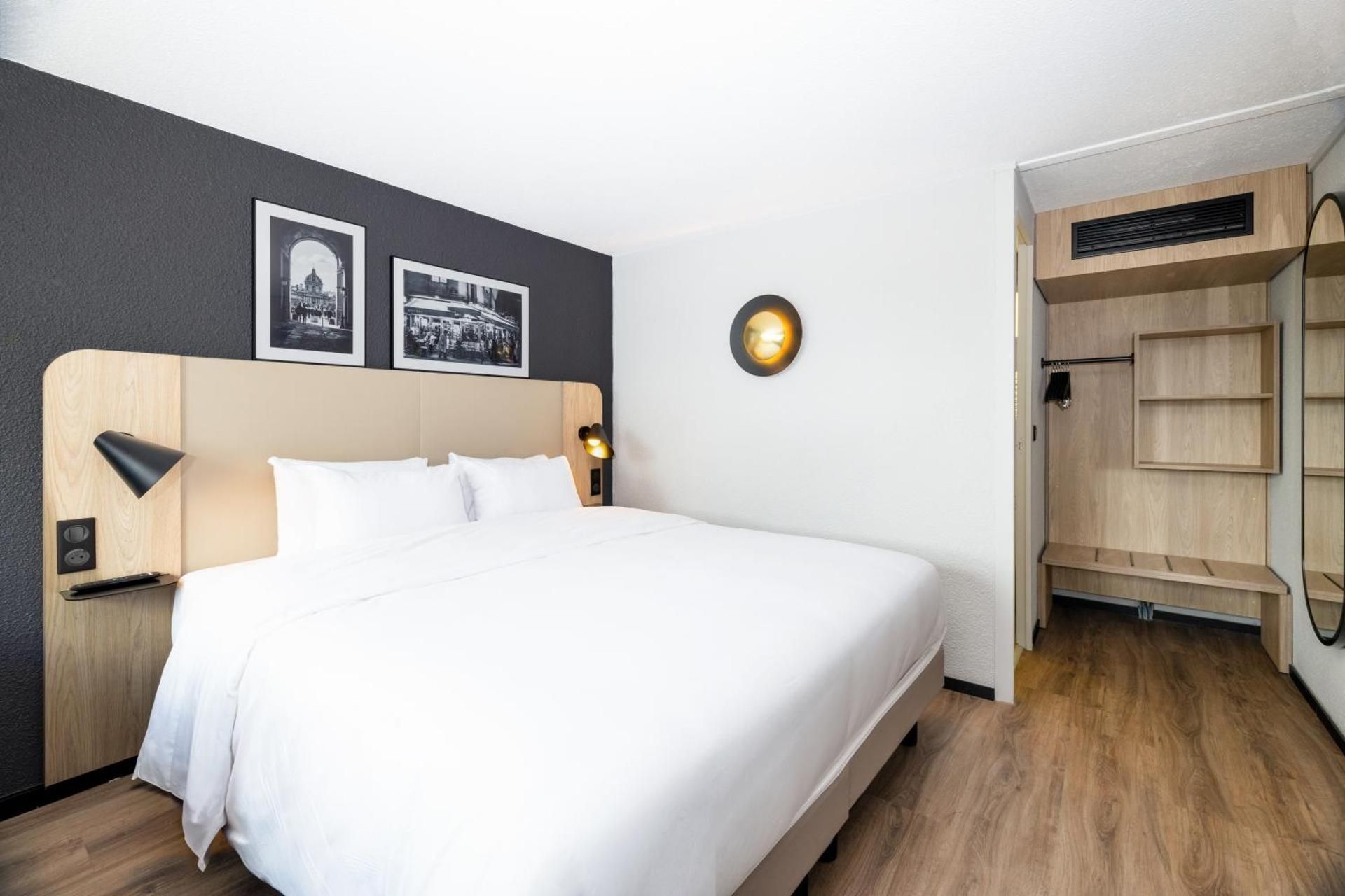 Superior Room - 1 King Bed