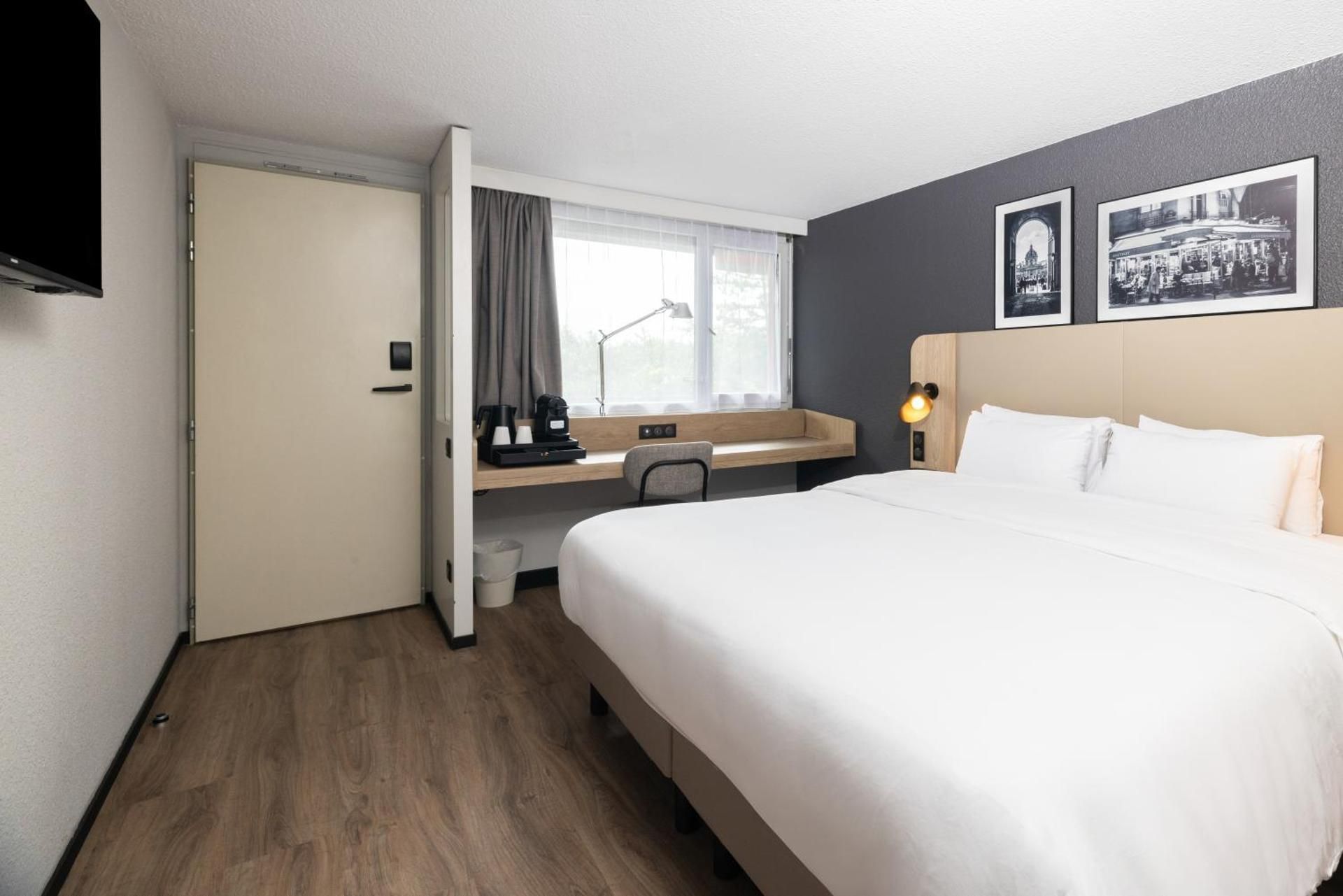 Superior Room - 1 King Bed