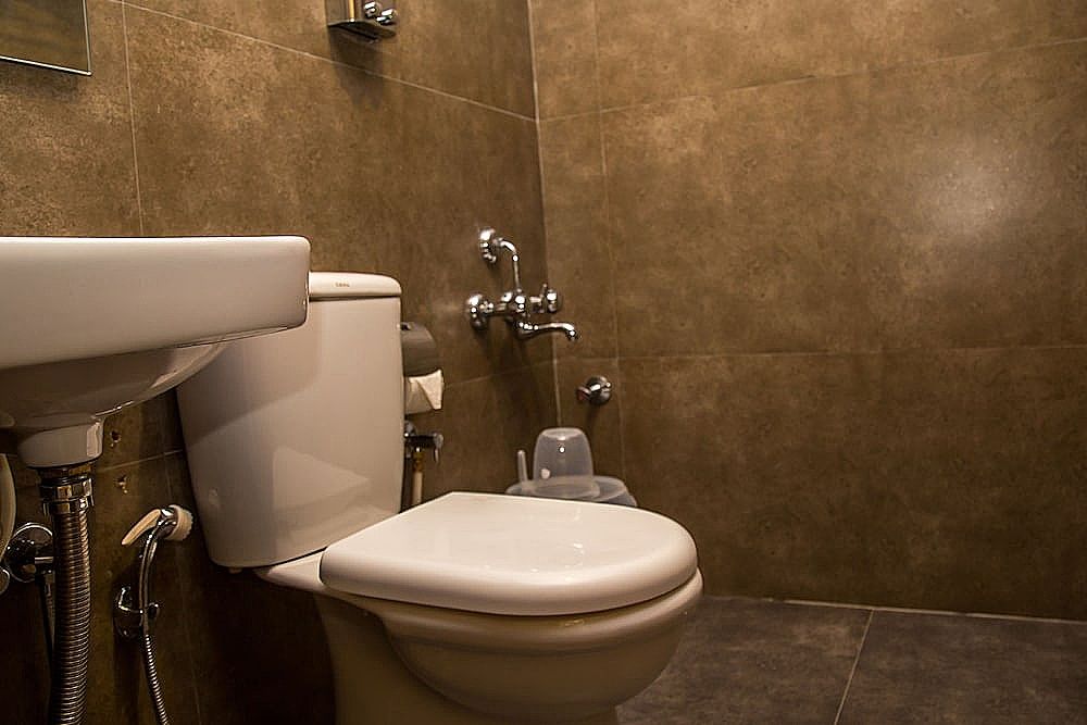 FabHotel VJR HSR Deluxe Room 9