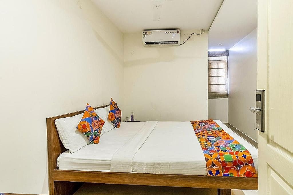 FabHotel VJR HSR Deluxe Room 4