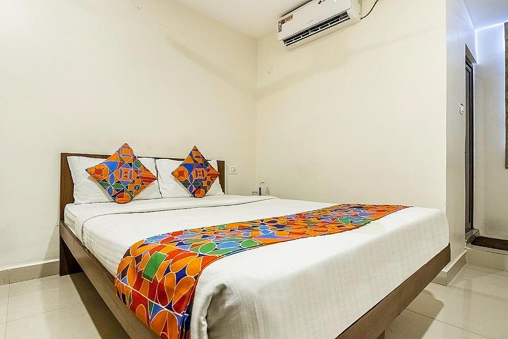 FabHotel VJR HSR Deluxe Room 3