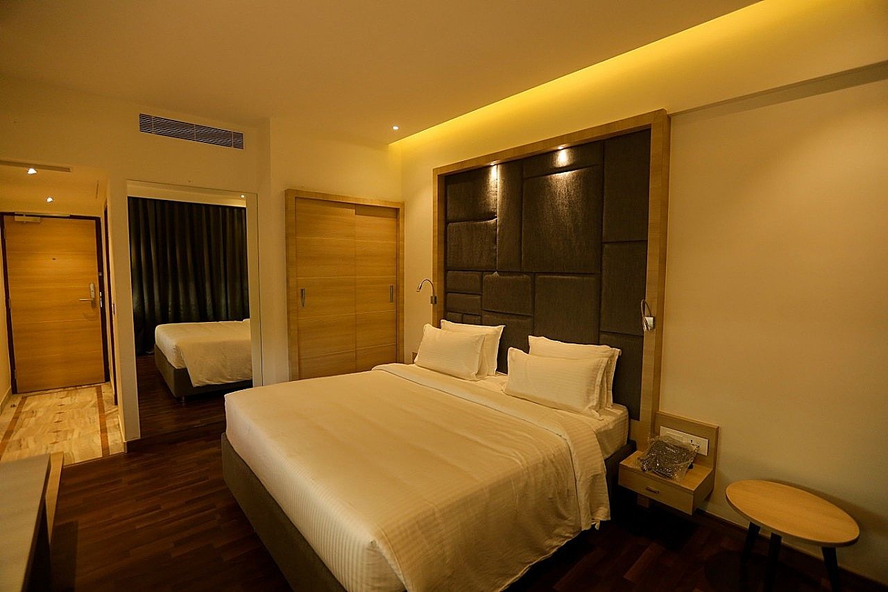 S HOTEL Executive Suite, City View