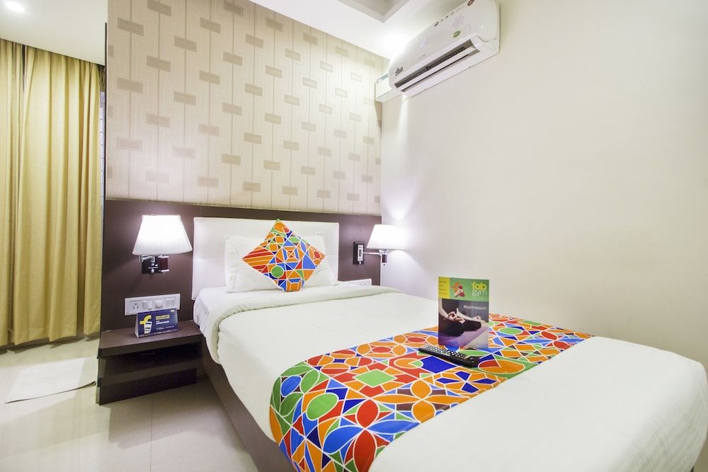 FabHotel Rekha Residency Rajajinagar Deluxe Double Room, 1 Double Bed, Non Smoking 11