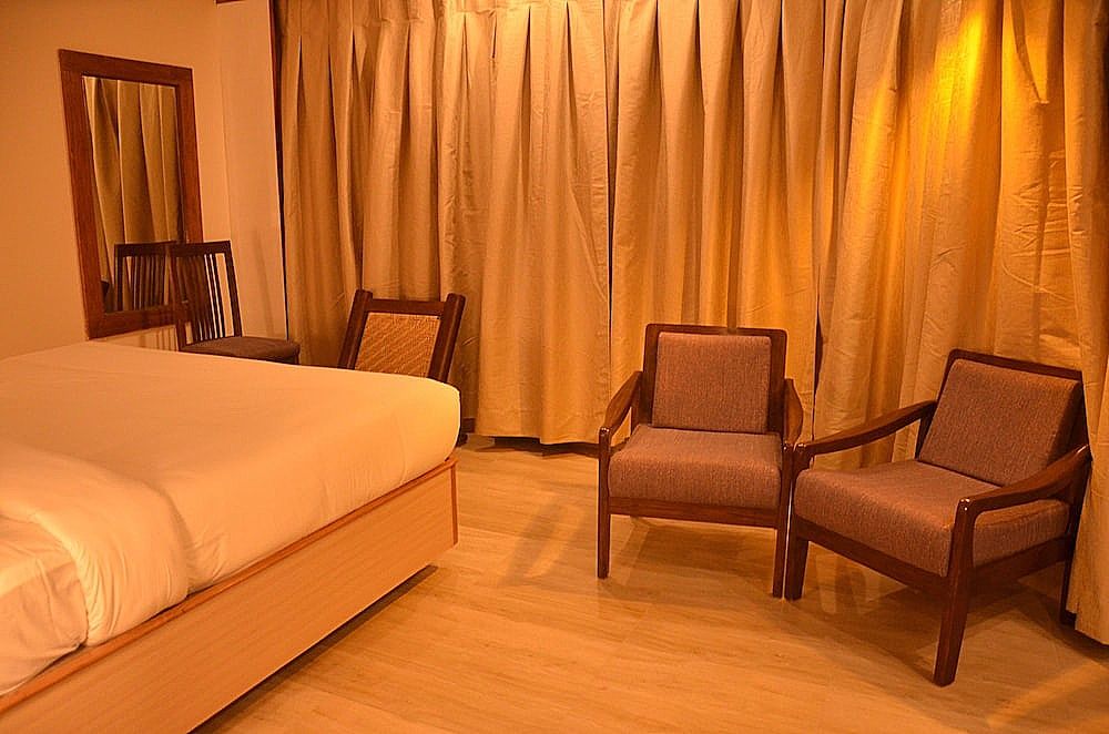 Hotel Placid Deluxe Room, 1 King Bed, Non Smoking, City View 4