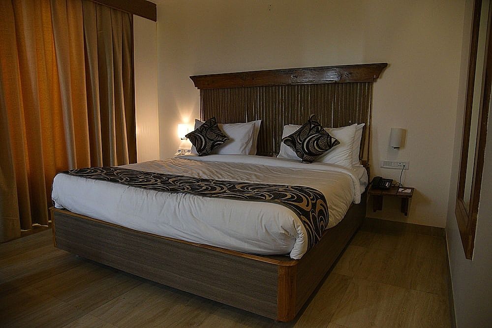 Hotel Placid Deluxe Room, 1 King Bed, Non Smoking, City View