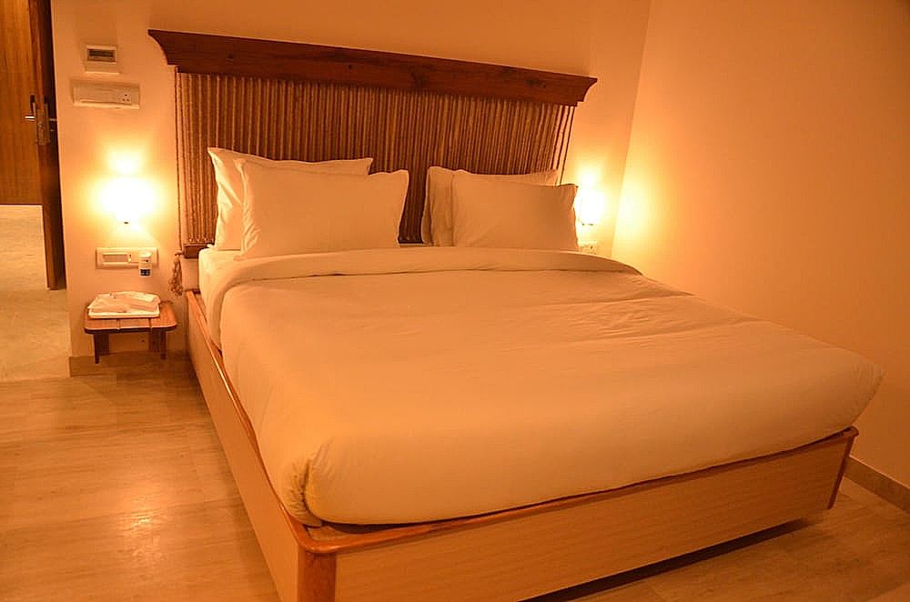 Hotel Placid Deluxe Room, 1 King Bed, Non Smoking, City View 2