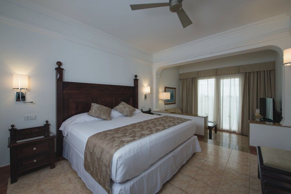 Junior Suite (B2C-CA)