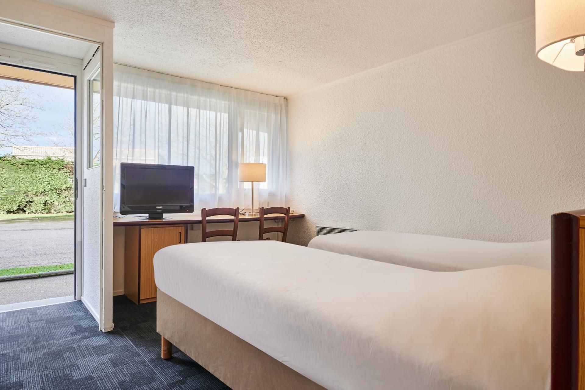 2 Single Beds