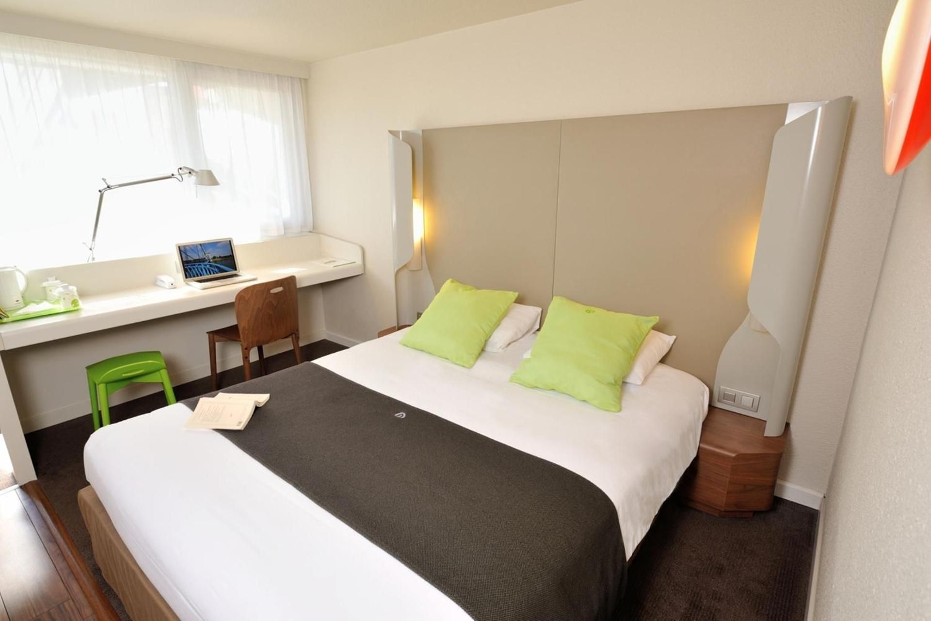 Standard Double Room with One Single Bed - Up to Ten Years