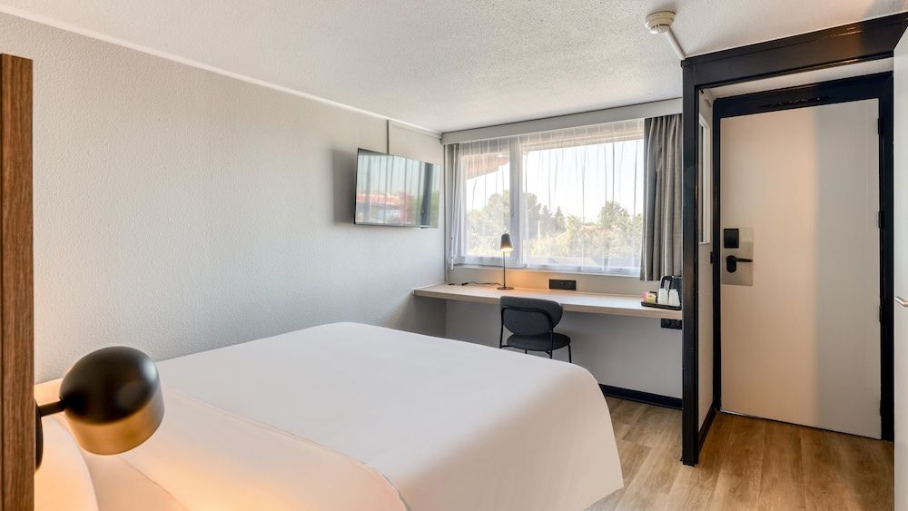 Campanile NATURE - Montpellier Sud Standard Room, 1 Queen Bed