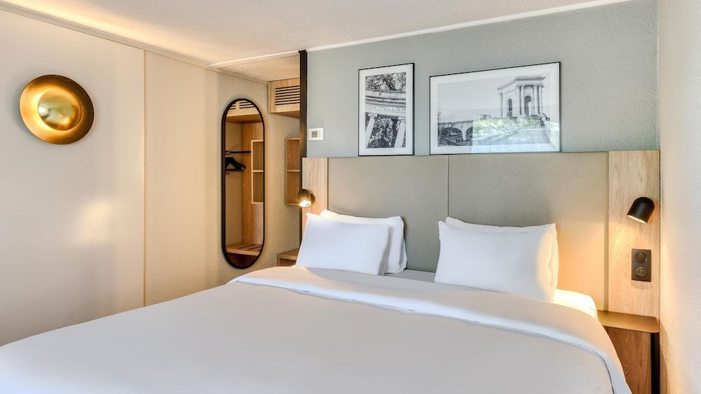 Campanile NATURE - Montpellier Sud Superior Room, 1 King Bed 4