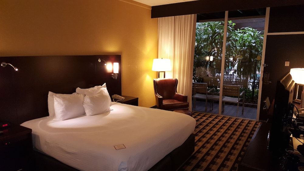 M Hotel Buffalo Deluxe Room, 1 King Bed, Accessible (Courtyard)