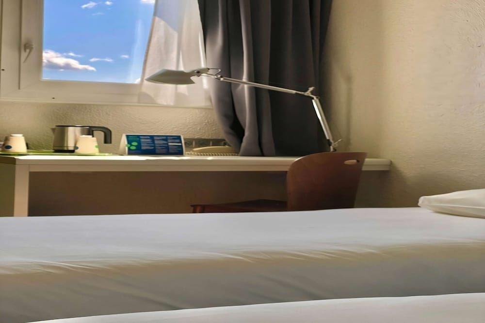 Campanile Paris Est - Bobigny Next Generation, Room, 3 Twin Beds 7