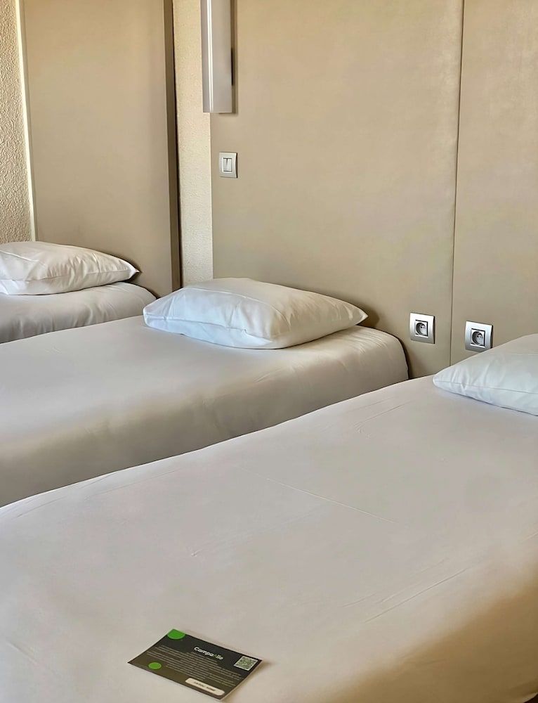 Campanile Paris Est - Bobigny Next Generation, Room, 3 Twin Beds 6