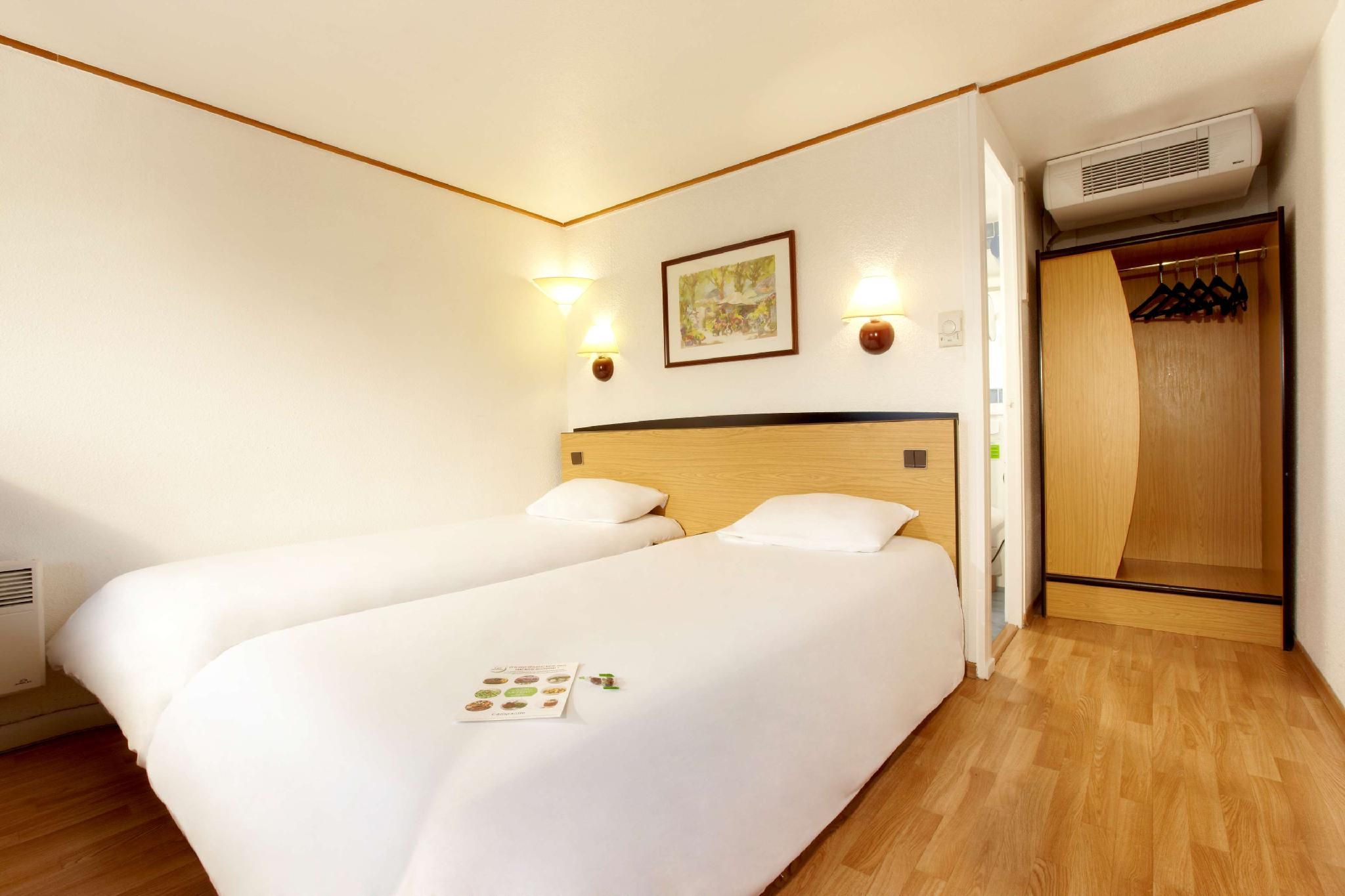 2 Single Beds