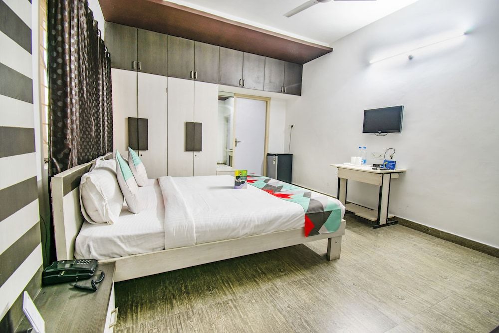 FabExpress Garden View Inn Deluxe Room, 1 Double Bed 3