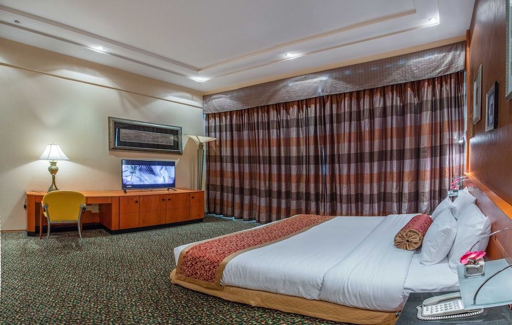 Gulf Court Hotel Premium Single Room, 1 king bed 2