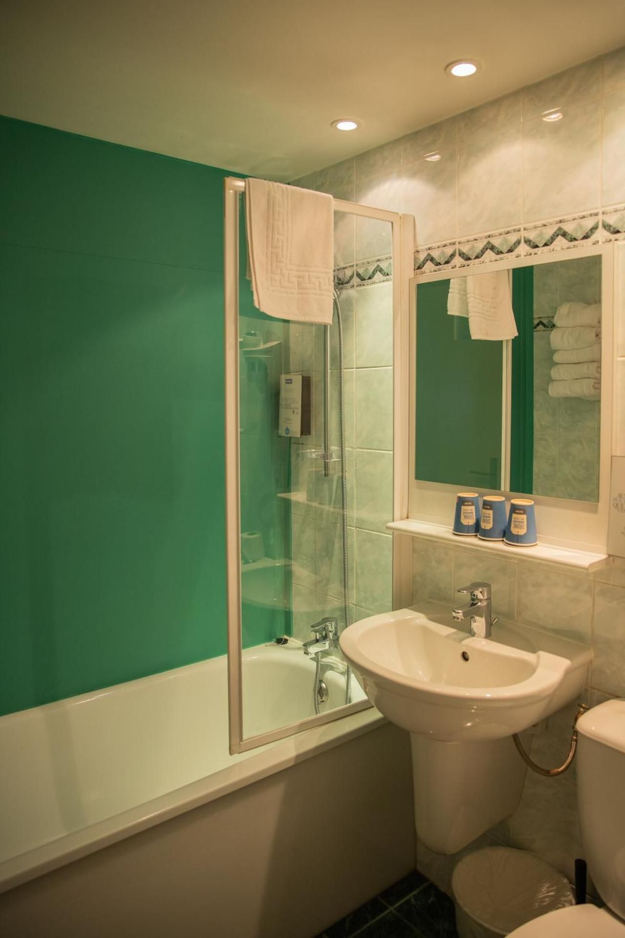 Standard Room - 2 Double Beds 1 Single Bed