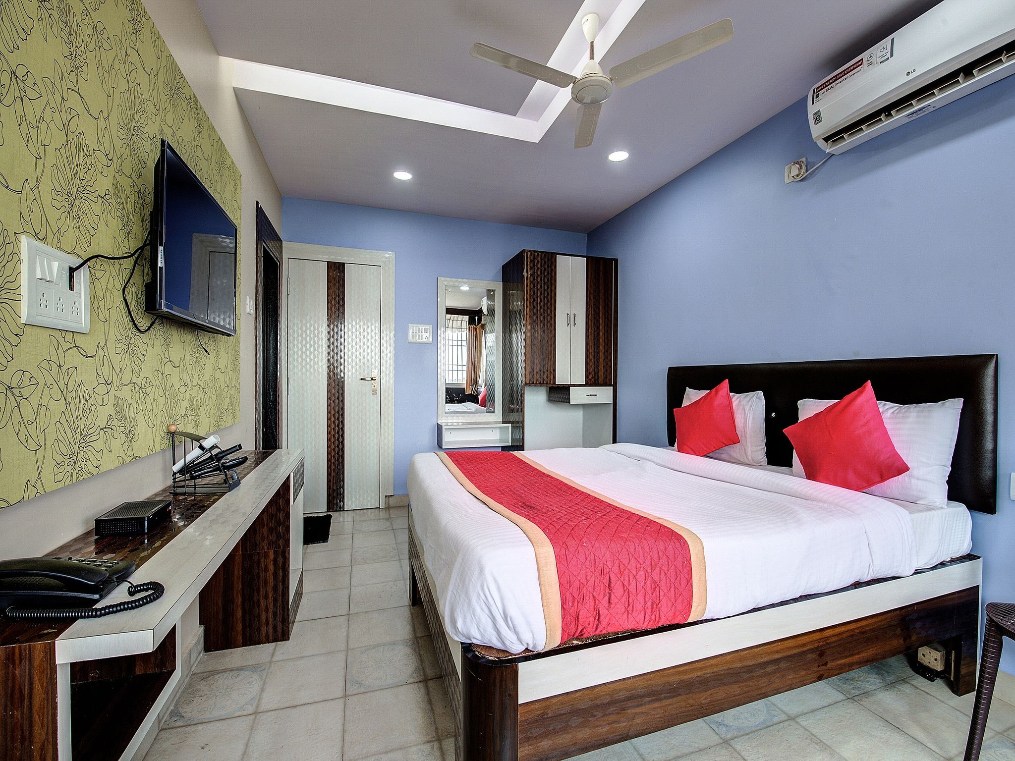 Hotel City Comfort Deluxe Double Bed AC Room