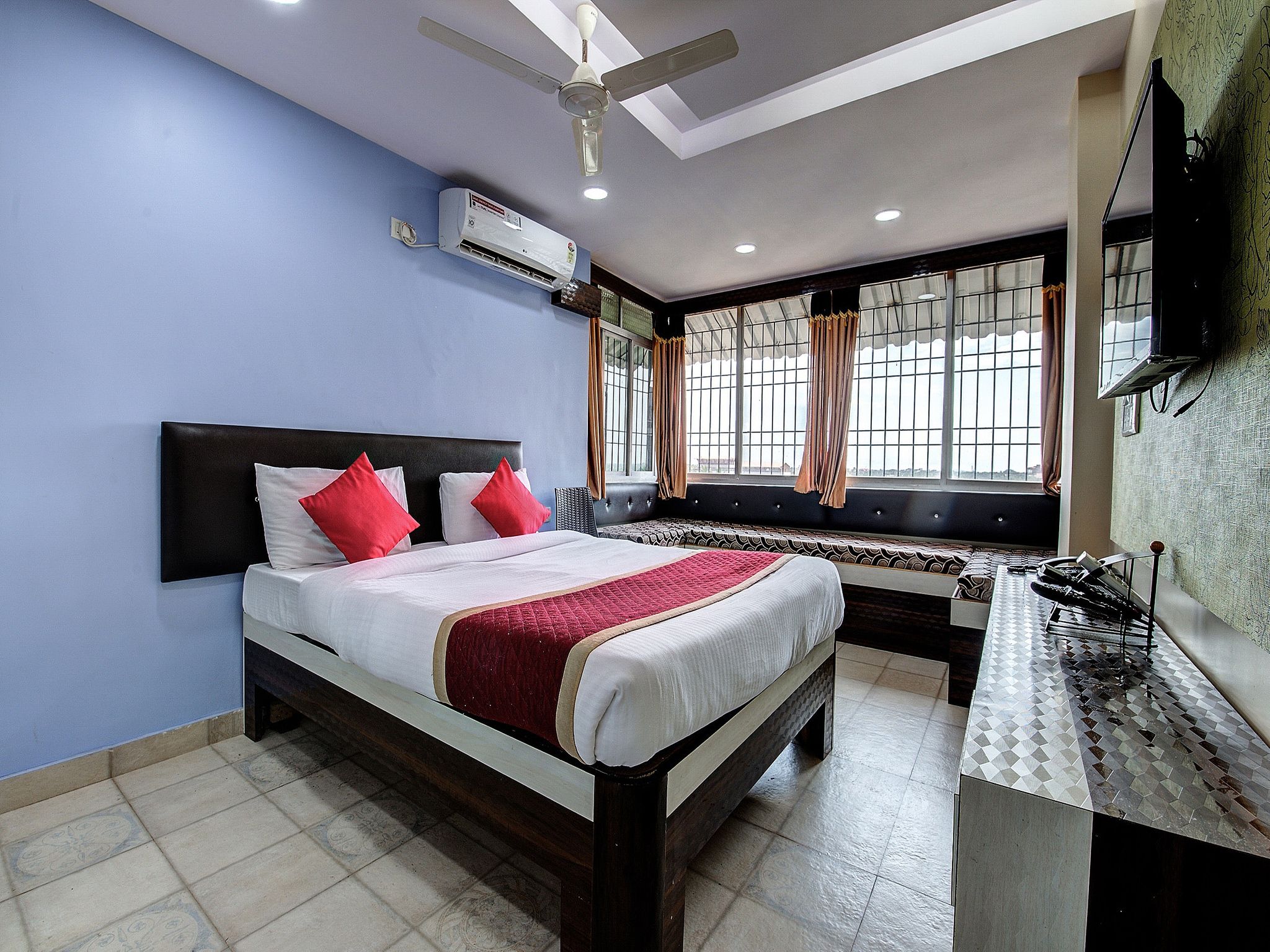 Hotel City Comfort Deluxe Double Bed AC Room 8