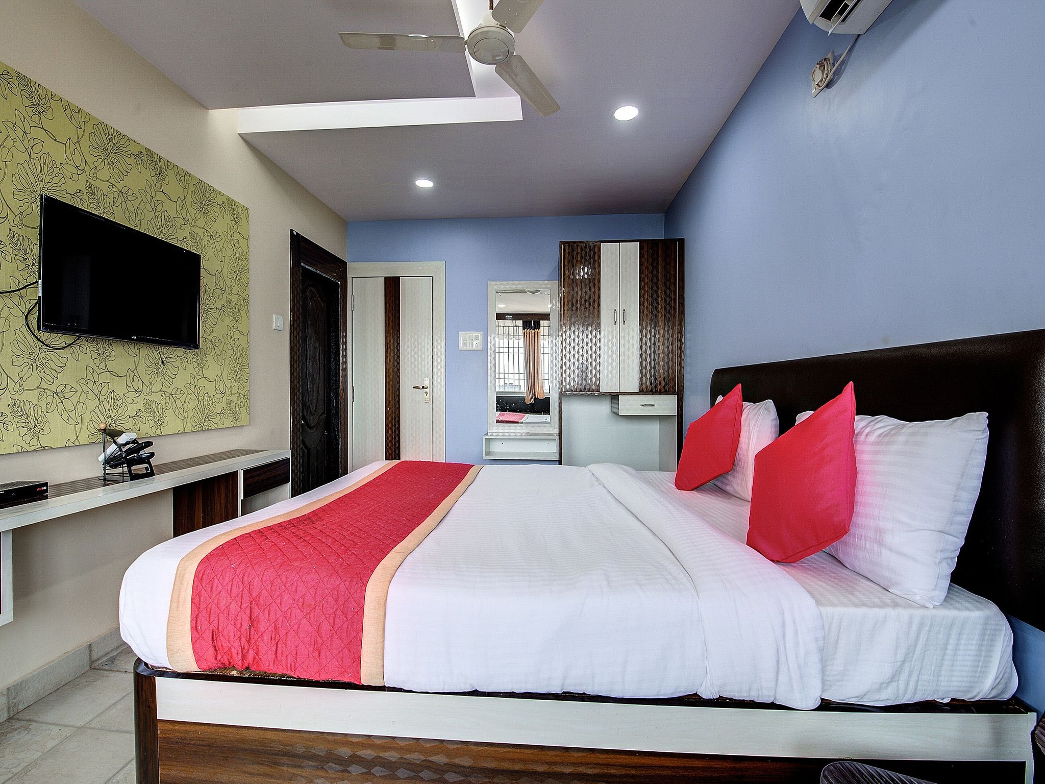 Hotel City Comfort Deluxe Double Bed AC Room 7