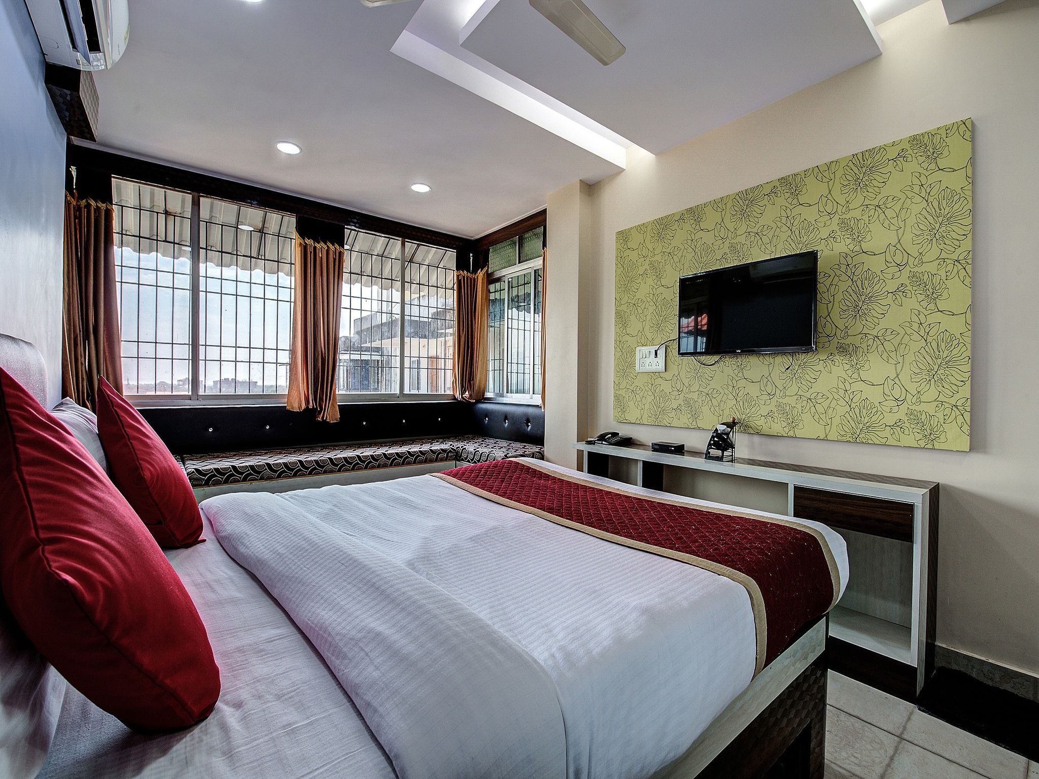 Hotel City Comfort Deluxe Double Bed AC Room 9