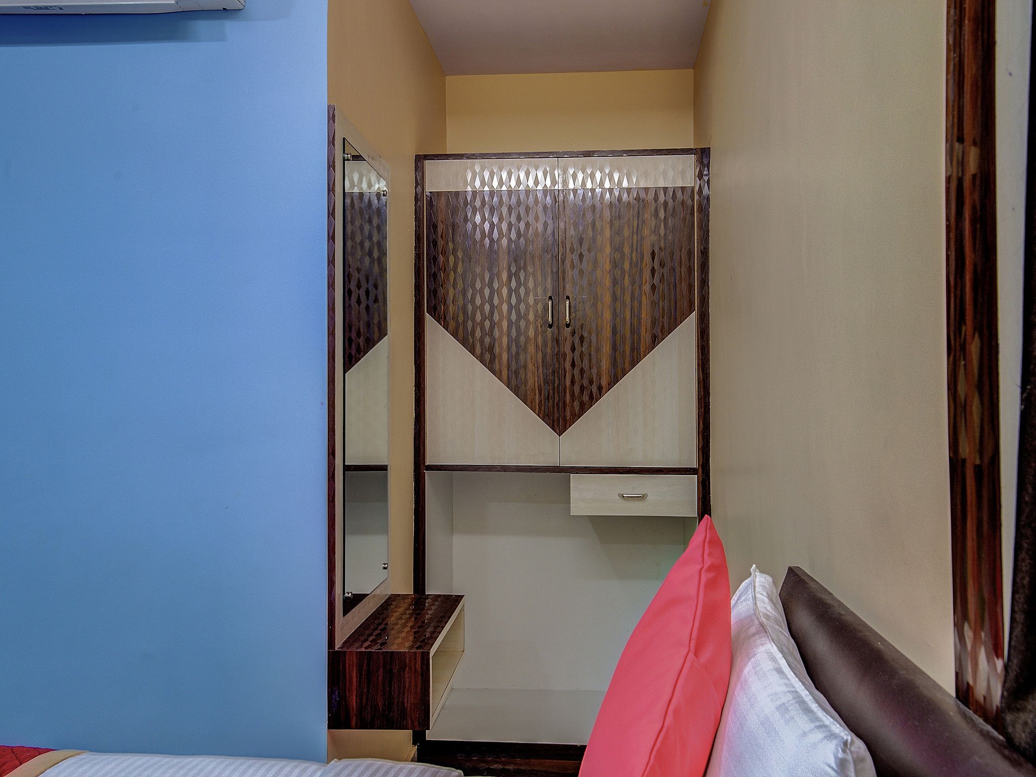 Hotel City Comfort Deluxe Double Bed AC Room 6