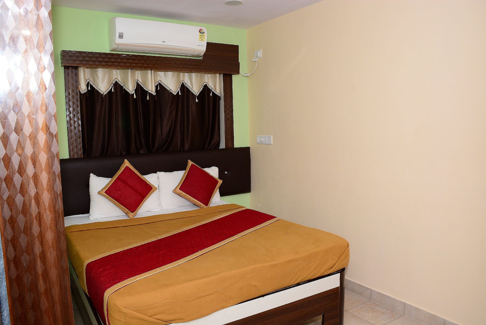 Hotel City Comfort Deluxe Double Bed AC Room 10