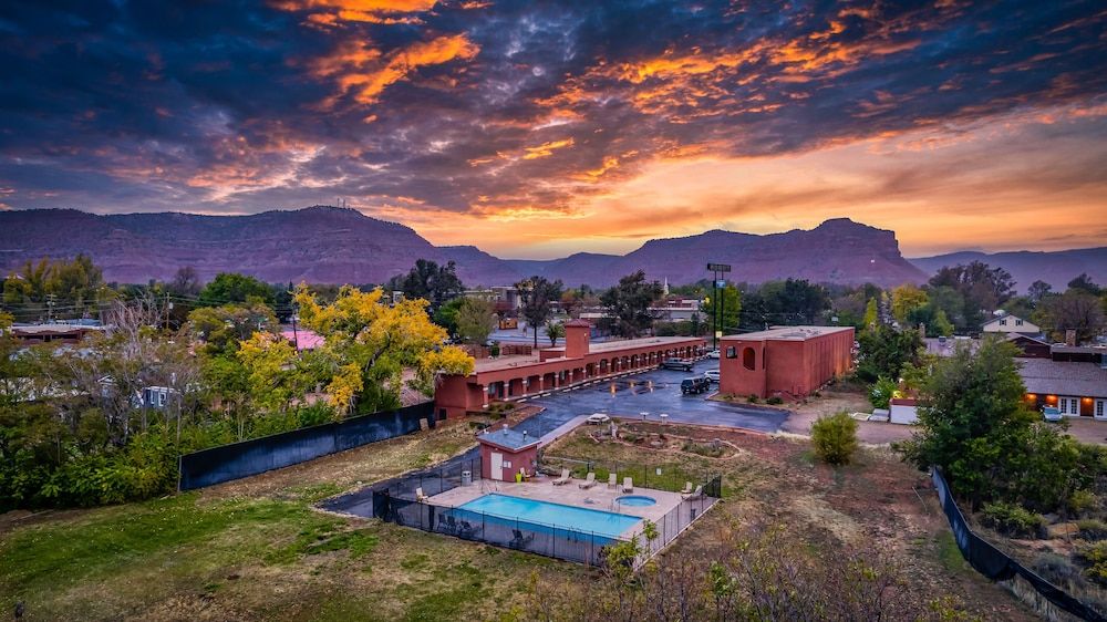 undefined Rodeway Inn 6