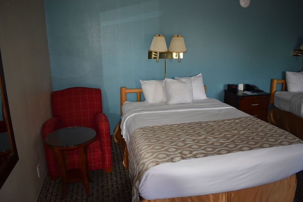 Rodeway Inn Standard Room, 2 Queen Beds, Non Smoking 7