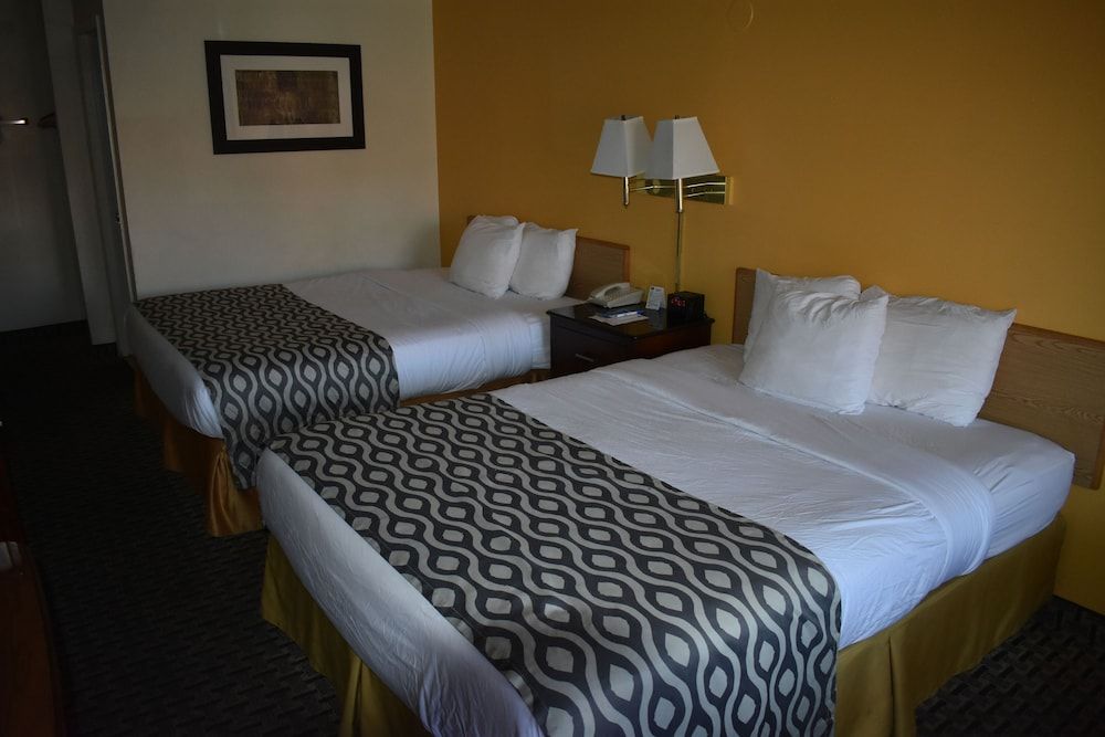 Rodeway Inn Standard Room, 2 Queen Beds, Non Smoking 4
