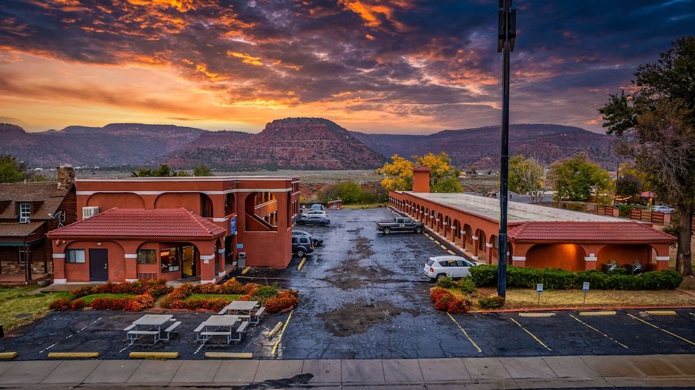 undefined Rodeway Inn 9