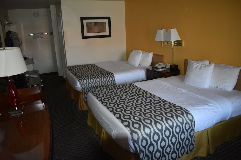Rodeway Inn Standard Room, 2 Queen Beds, Non Smoking 6