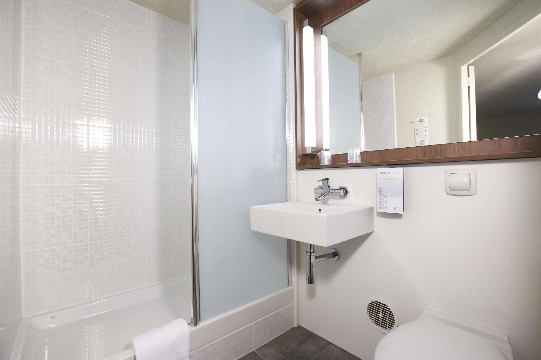 Room Next Generation - 1 Double Bed 2 Single Beds