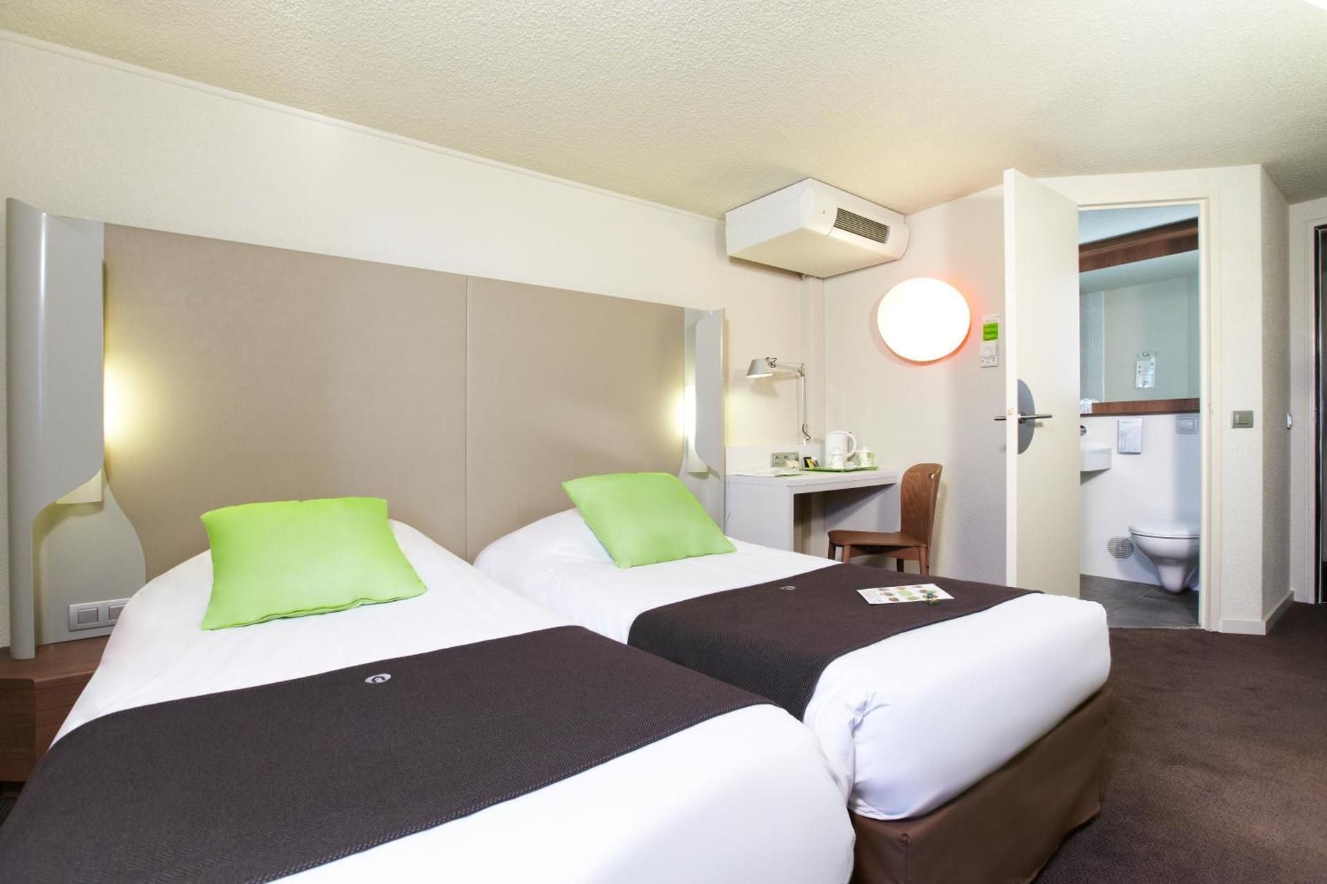 2 Single Beds