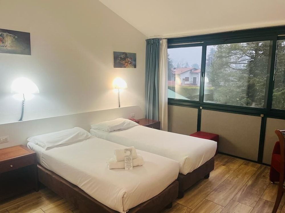 Green Hotel Motel Classic Room 2