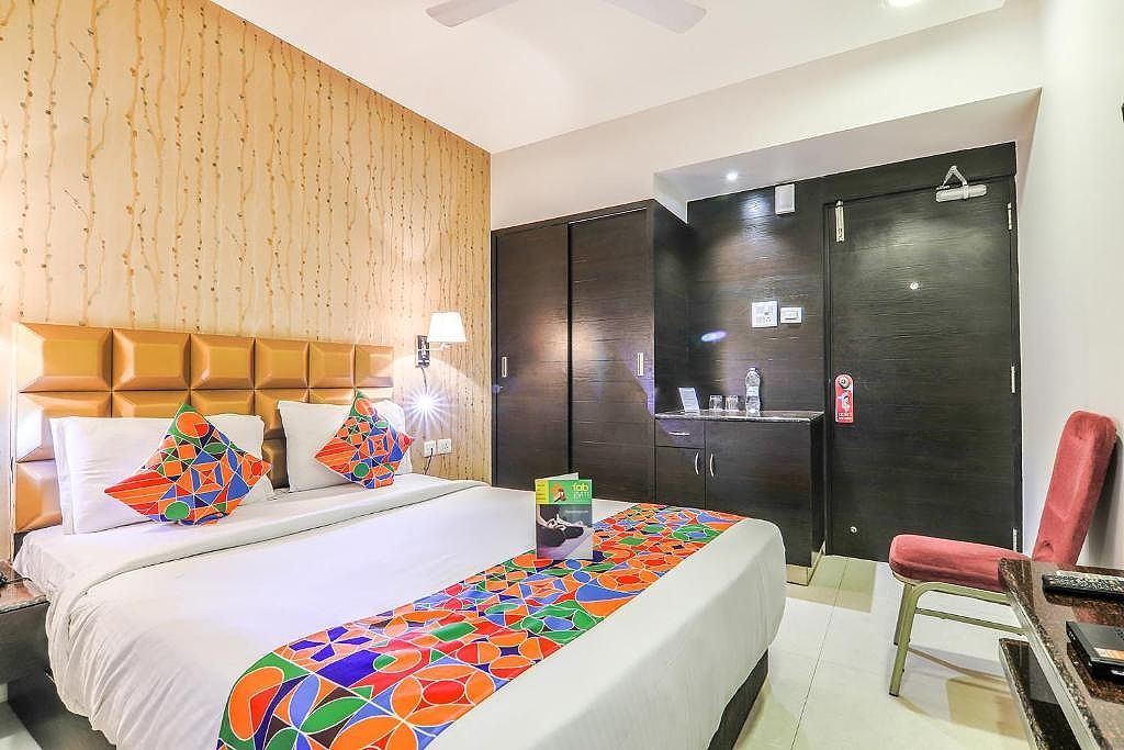 FabHotel Mansingh Deluxe Room 3