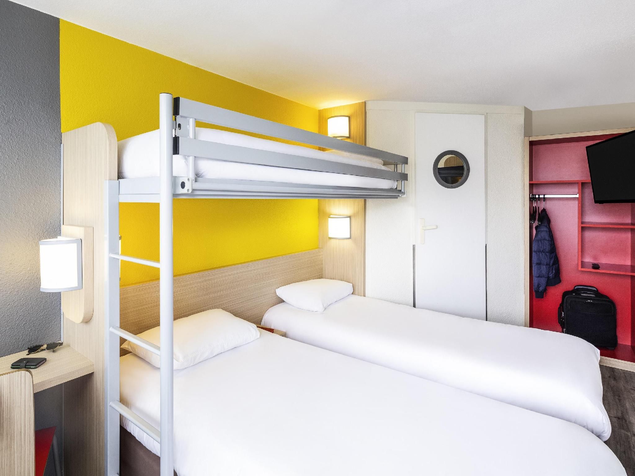 Economy Room with 2 single beds + 1 bunk bed