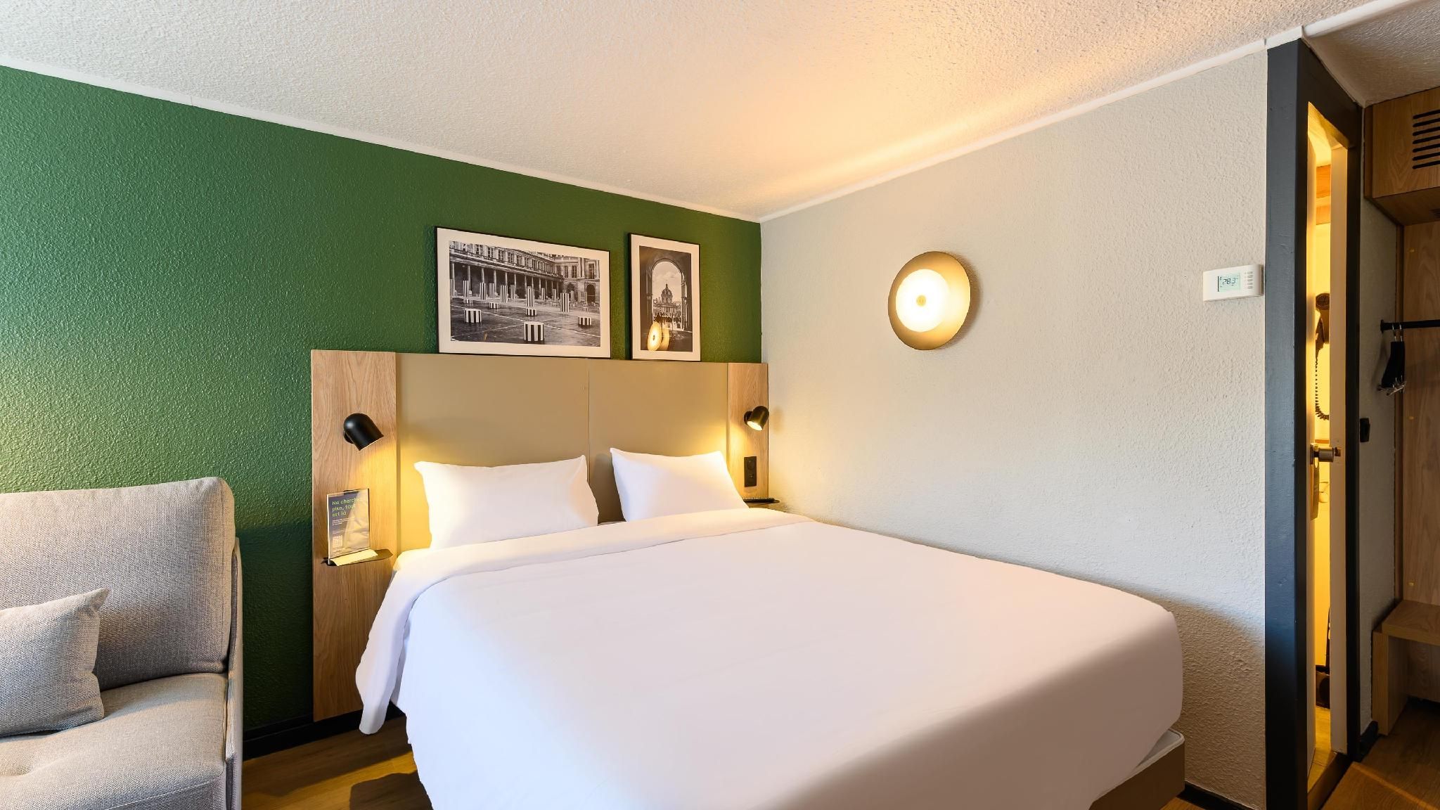 Standard Room - 1 Queen Bed 1 Sofa Bed