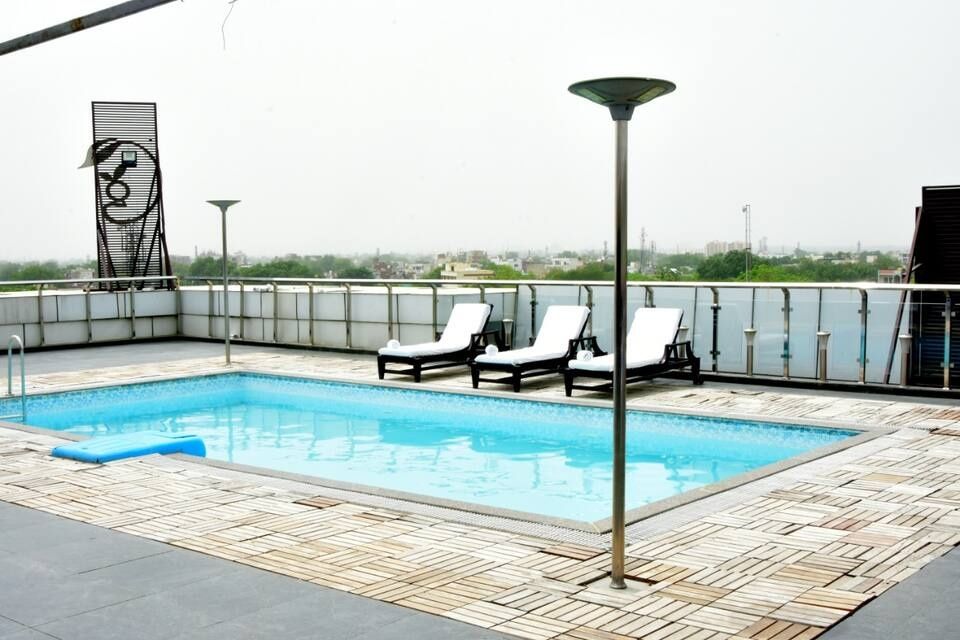 Hotel Pool