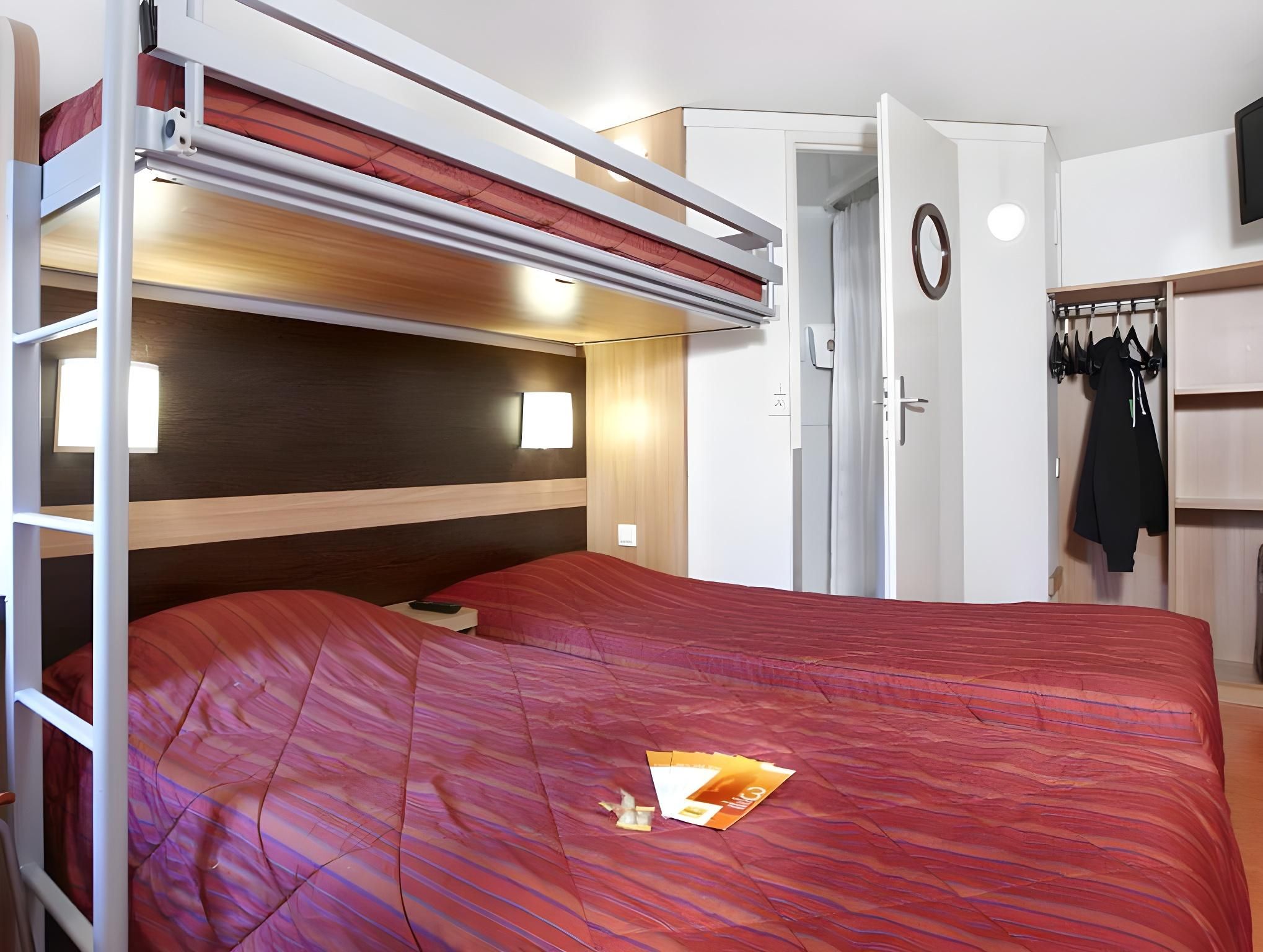 Twin Room with Junior Bed (up to 10 years)
