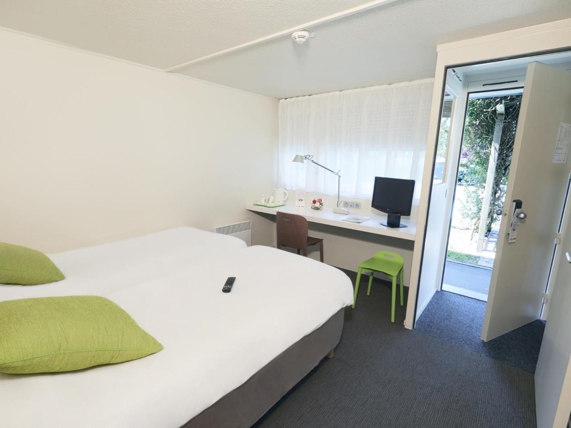 Standard Twin Room with One Single Bed - Up to Ten Years