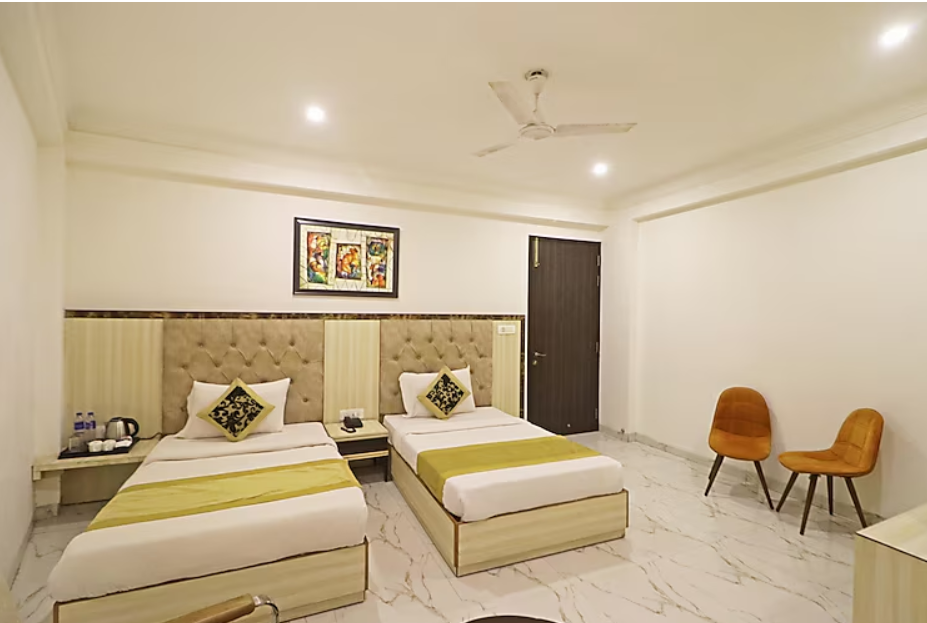 Large Twin Room (2 Beds) Including Airport Drop