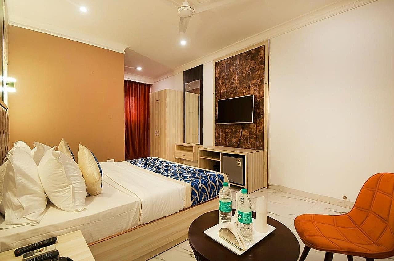 Hotel Almora Delhi Airport Deluxe Room Including Airport Drop 11