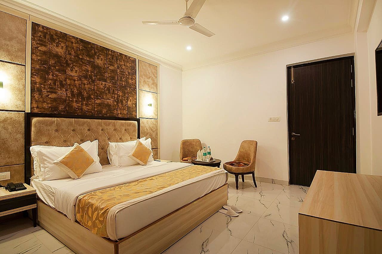 Hotel Almora Delhi Airport Deluxe Room Including Airport Drop 14