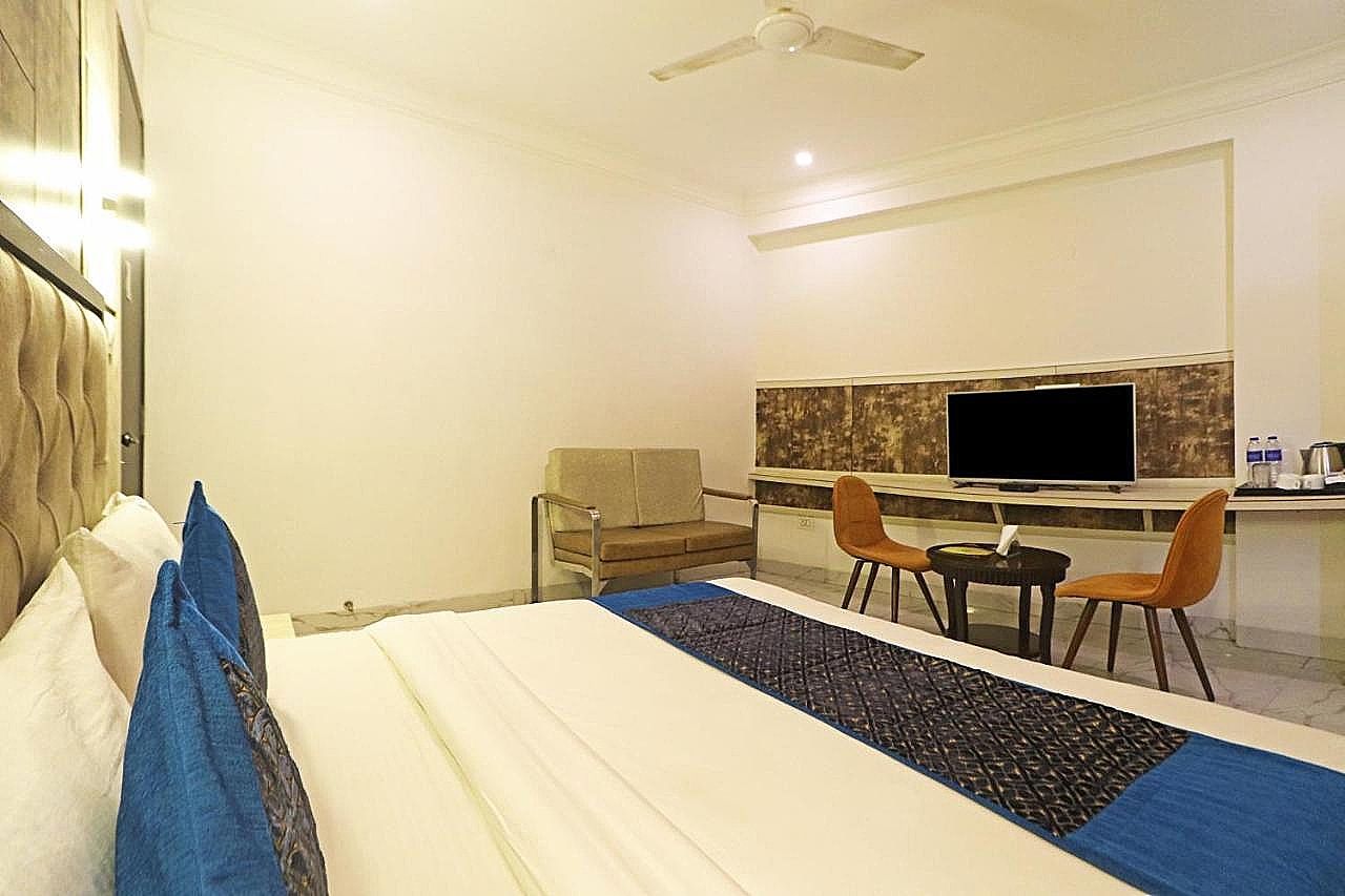 Hotel Almora Delhi Airport Deluxe Room Including Airport Drop 5